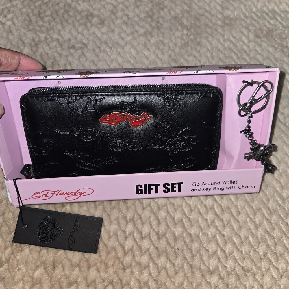Ed Hardy Black Wallet and Key Ring Gift Set